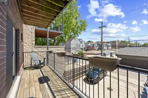 4043 North Damen Avenue Chicago IL 60618