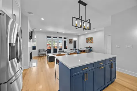 4043 North Damen Avenue Chicago IL 60618