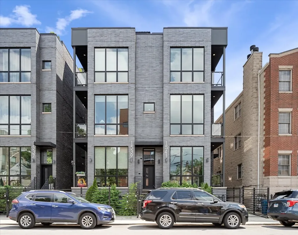 1541 West Pearson Street Chicago IL 60642