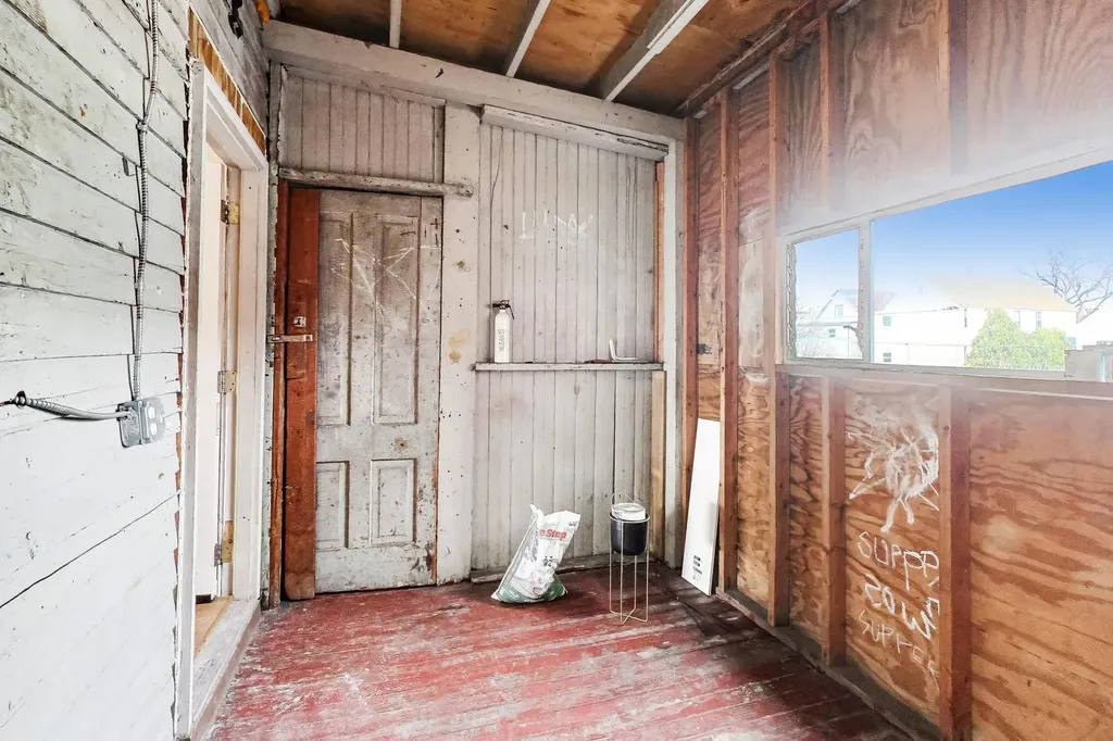 2434 West Cortland Street Chicago IL 60647