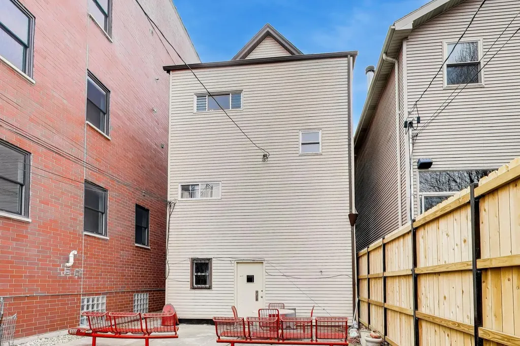 2434 West Cortland Street Chicago IL 60647