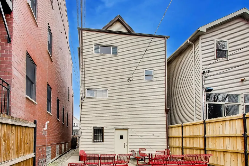 2434 West Cortland Street Chicago IL 60647