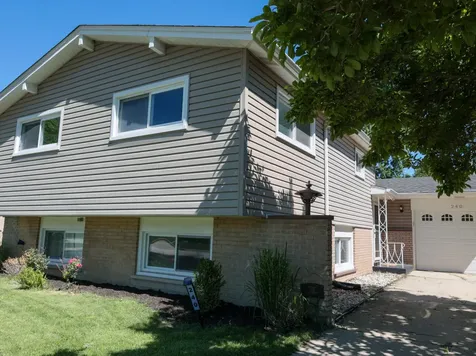 240 Brentwood Drive Des Plaines IL 60016