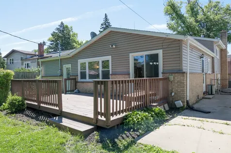 240 Brentwood Drive Des Plaines IL 60016