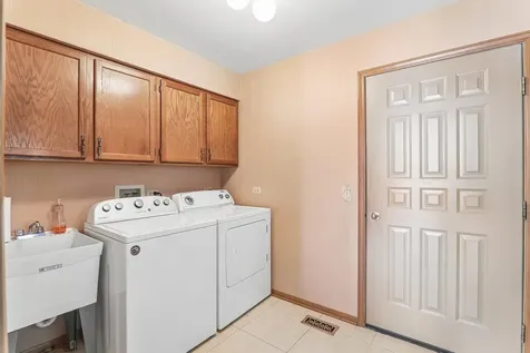 200 North Shore Drive Oakwood Hills IL 60013