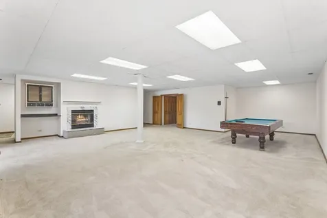 200 North Shore Drive Oakwood Hills IL 60013