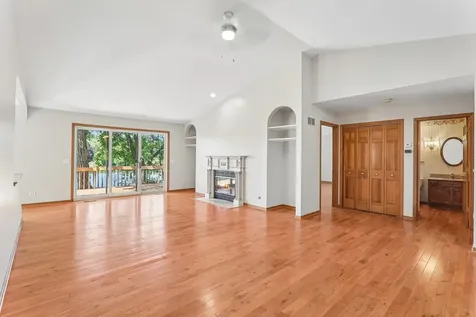 200 North Shore Drive Oakwood Hills IL 60013