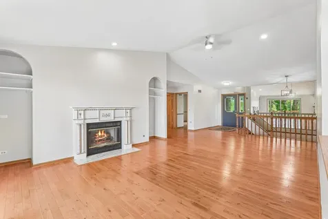 200 North Shore Drive Oakwood Hills IL 60013