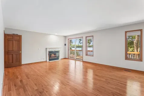 200 North Shore Drive Oakwood Hills IL 60013