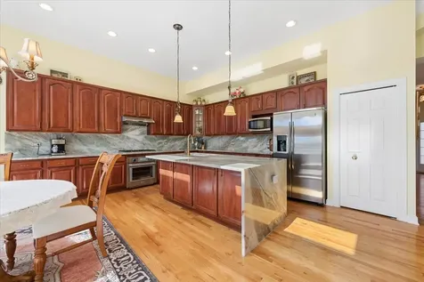 527 Mallard Point Circle North Aurora IL 60542