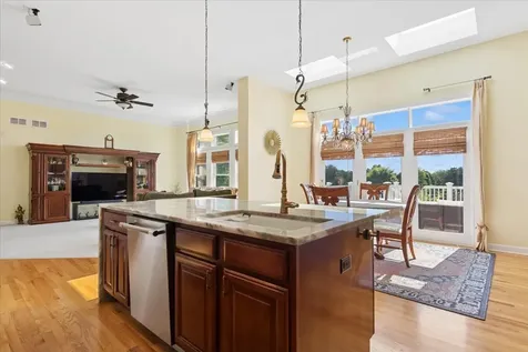 527 Mallard Point Circle North Aurora IL 60542