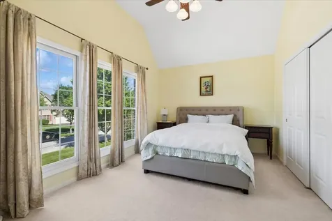 527 Mallard Point Circle North Aurora IL 60542