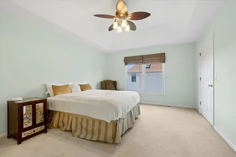 527 Mallard Point Circle North Aurora IL 60542