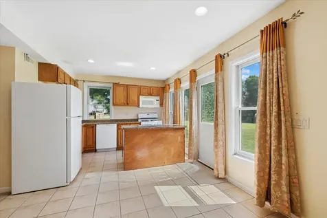 527 Mallard Point Circle North Aurora IL 60542