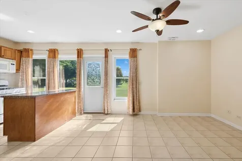 527 Mallard Point Circle North Aurora IL 60542