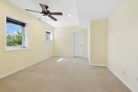 527 Mallard Point Circle North Aurora IL 60542
