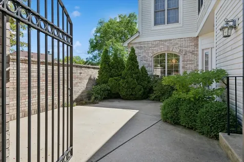 527 Mallard Point Circle North Aurora IL 60542