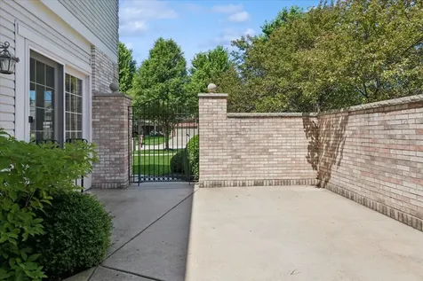 527 Mallard Point Circle North Aurora IL 60542