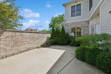 527 Mallard Point Circle North Aurora IL 60542