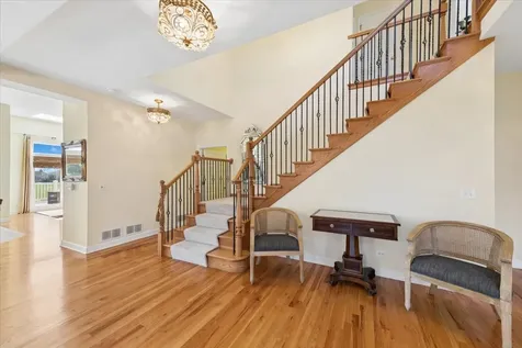 527 Mallard Point Circle North Aurora IL 60542