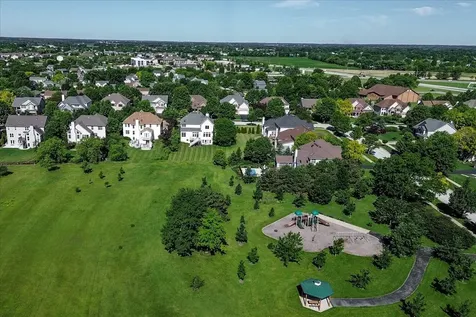 527 Mallard Point Circle North Aurora IL 60542