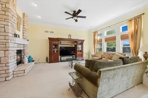 527 Mallard Point Circle North Aurora IL 60542