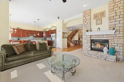527 Mallard Point Circle North Aurora IL 60542