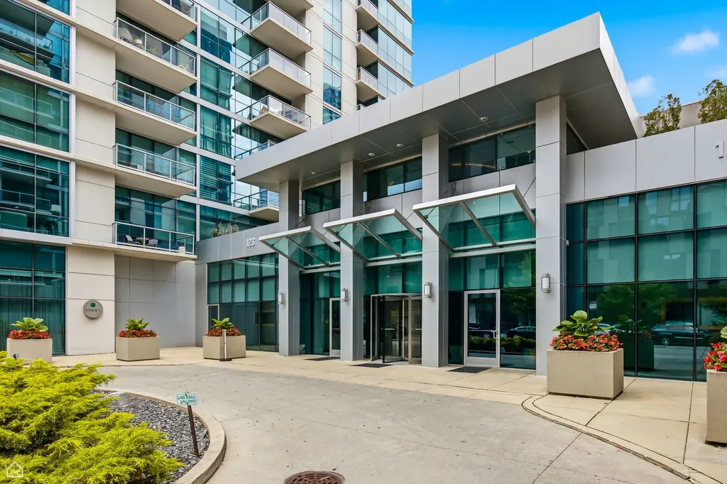 123 South Green Street Chicago IL 60607