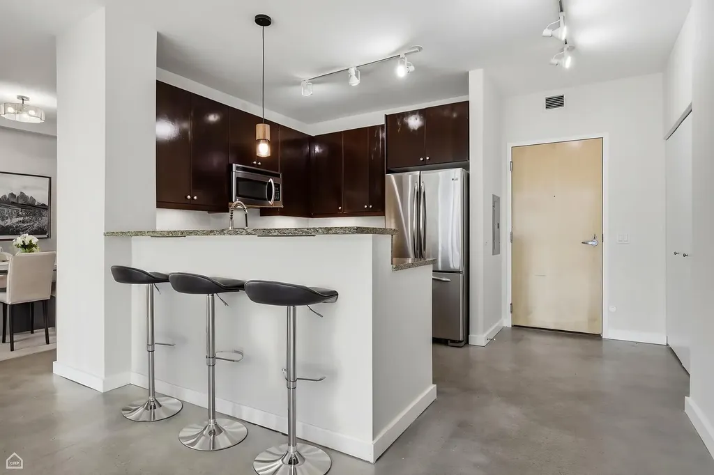 123 South Green Street Chicago IL 60607