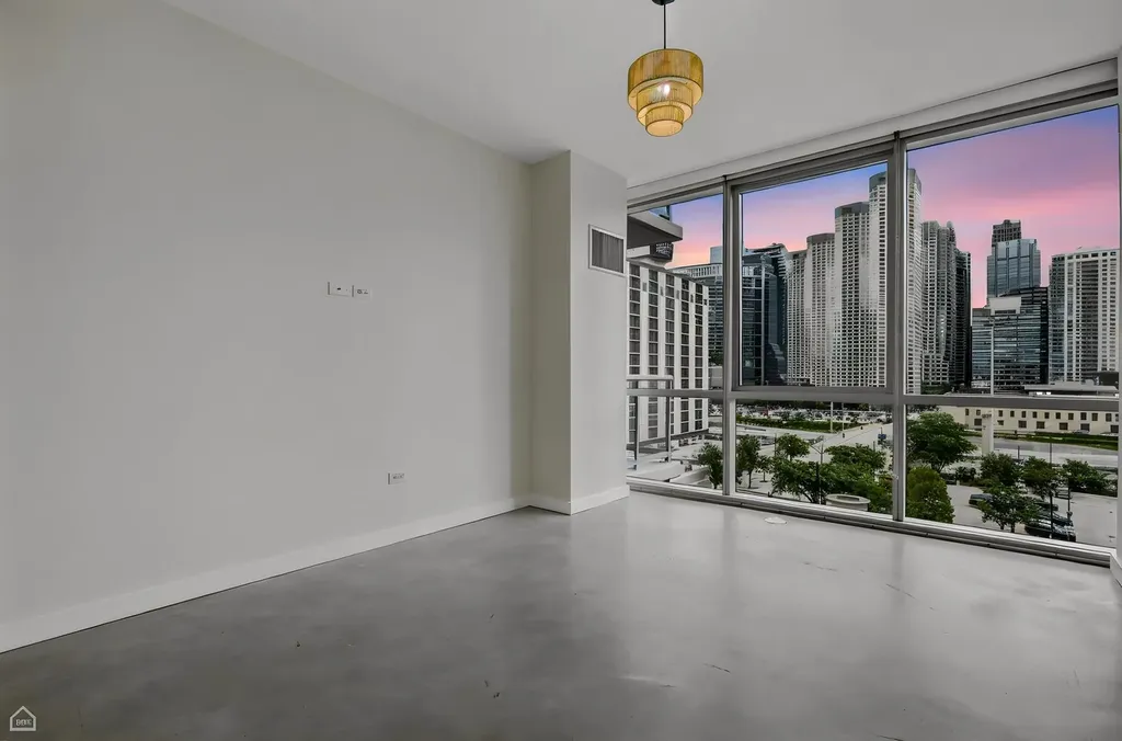 123 South Green Street Chicago IL 60607