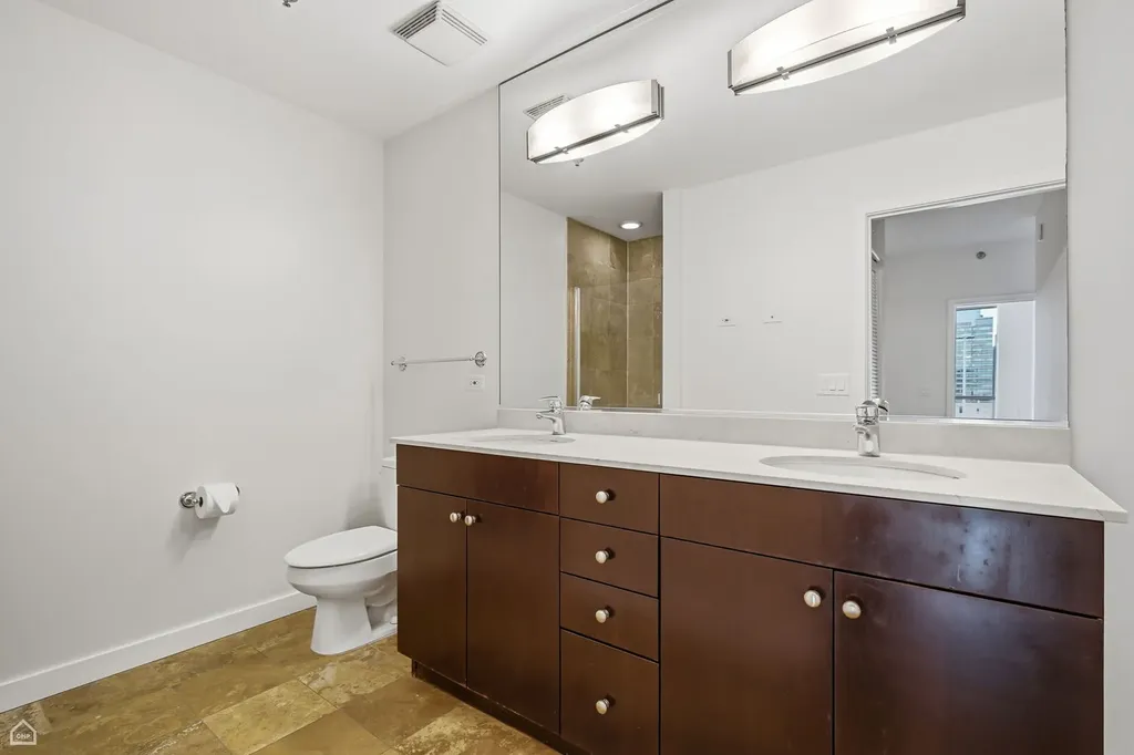 123 South Green Street Chicago IL 60607