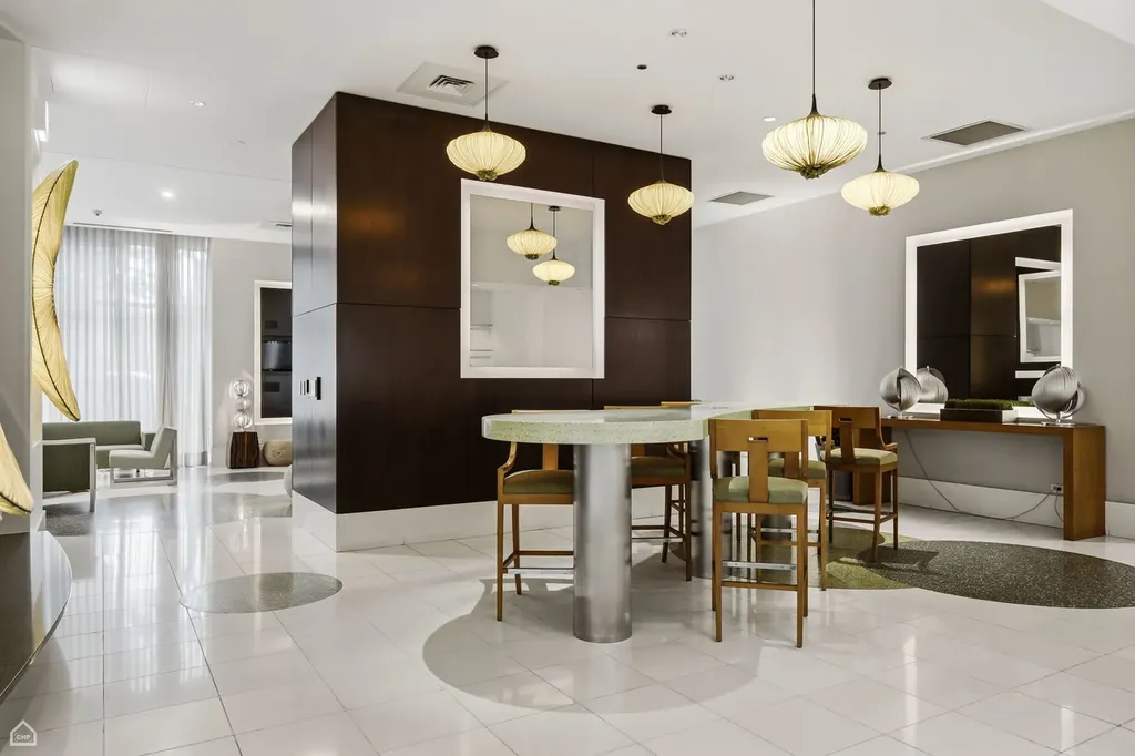 123 South Green Street Chicago IL 60607