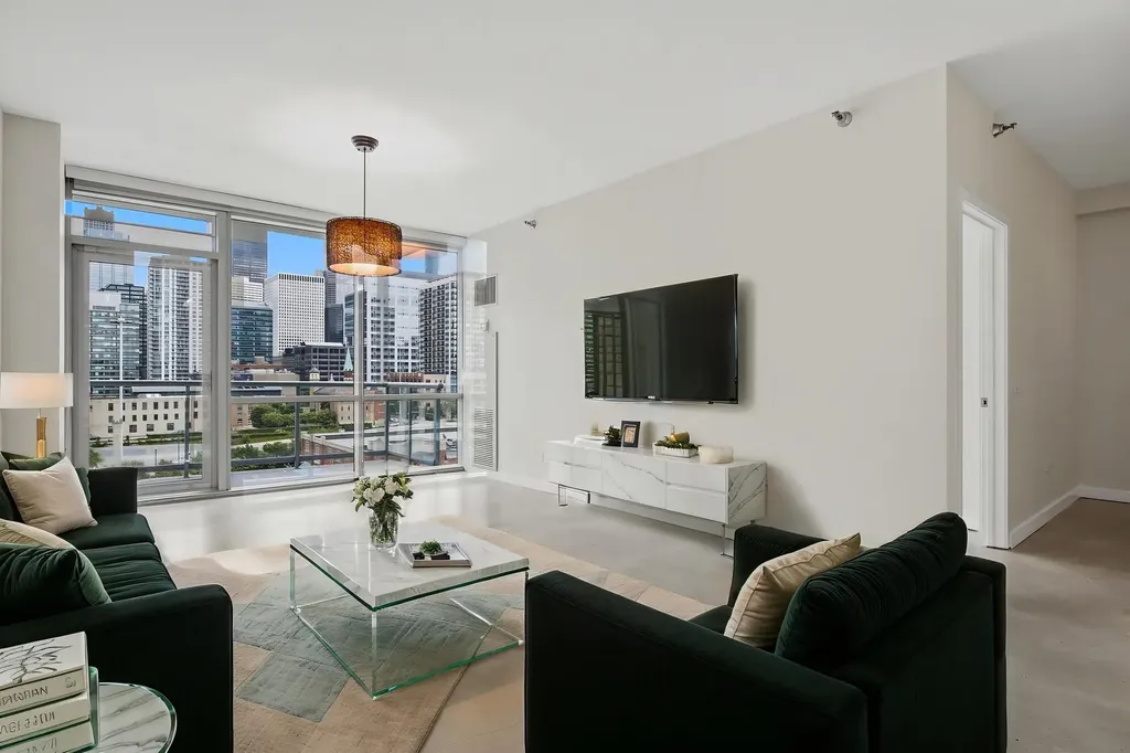 123 South Green Street Chicago IL 60607