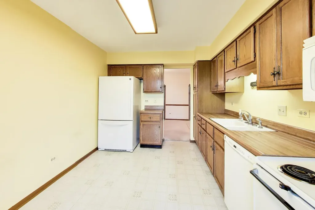 245 Windsor Lane Willowbrook IL 60527