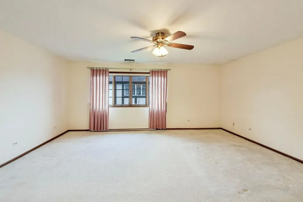245 Windsor Lane Willowbrook IL 60527