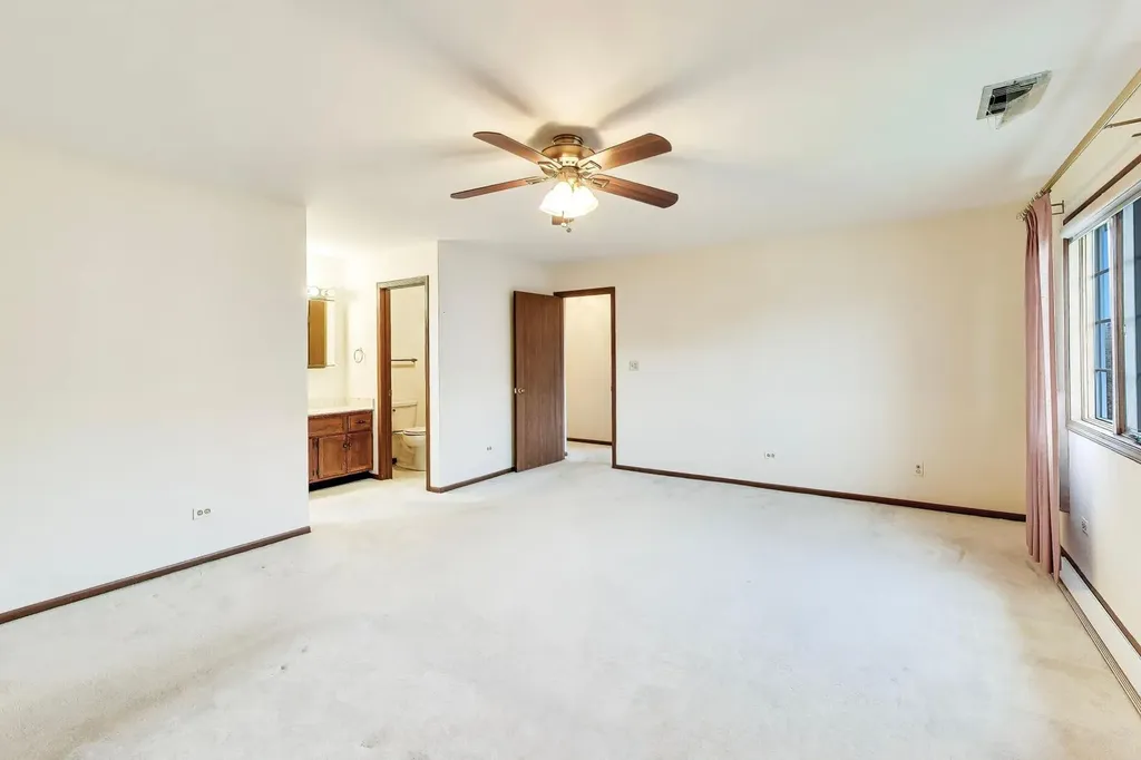 245 Windsor Lane Willowbrook IL 60527