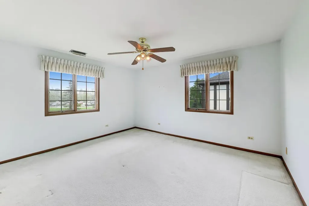 245 Windsor Lane Willowbrook IL 60527