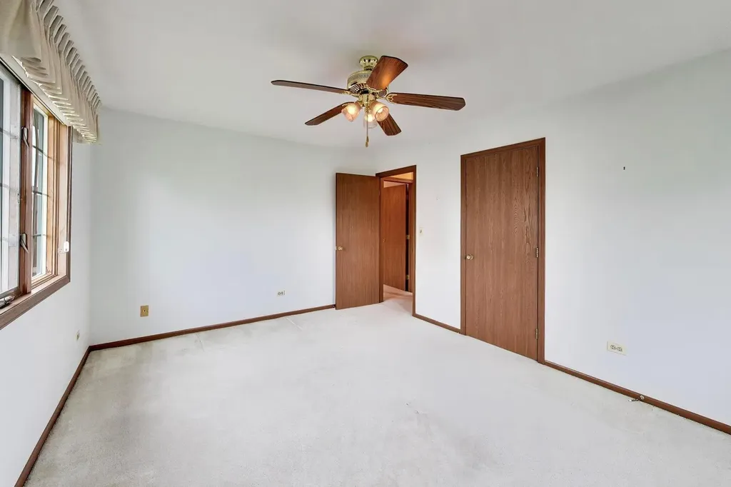 245 Windsor Lane Willowbrook IL 60527