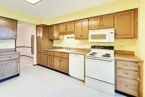245 Windsor Lane Willowbrook IL 60527