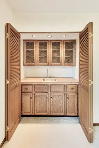 245 Windsor Lane Willowbrook IL 60527