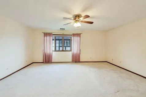 245 Windsor Lane Willowbrook IL 60527