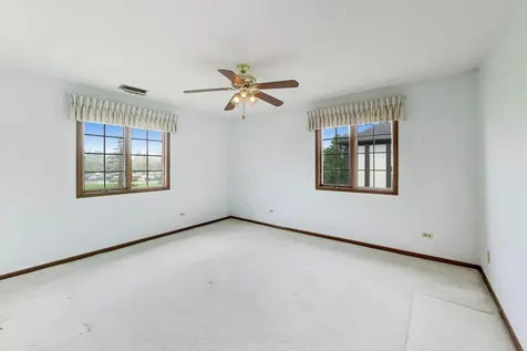 245 Windsor Lane Willowbrook IL 60527