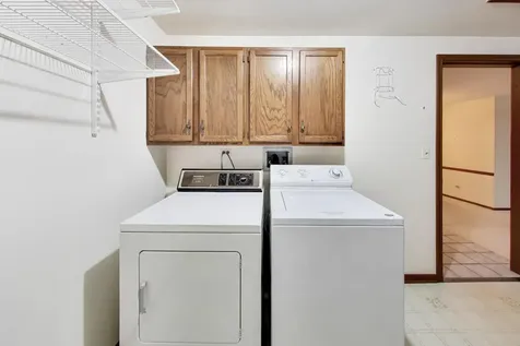 245 Windsor Lane Willowbrook IL 60527