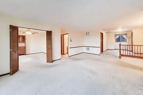 245 Windsor Lane Willowbrook IL 60527