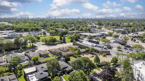 6819 North Keystone Avenue Lincolnwood IL 60712