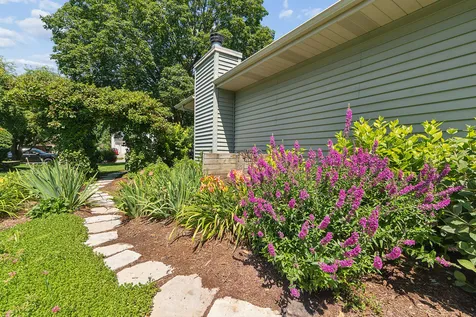 66 Feece Drive Batavia IL 60510