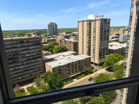 5701 North Sheridan Road Chicago IL 60660