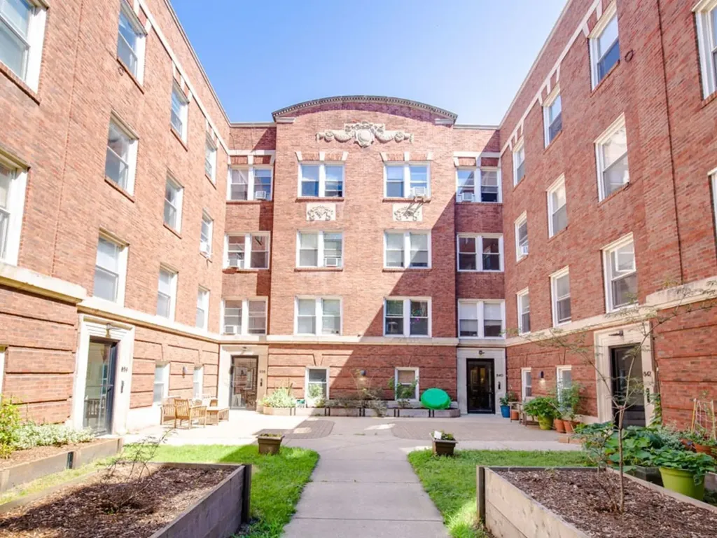 836 East 53rd Street Chicago IL 60615