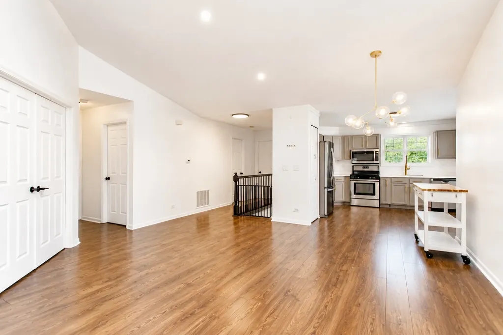 313 Sheffield Drive Schaumburg IL 60194