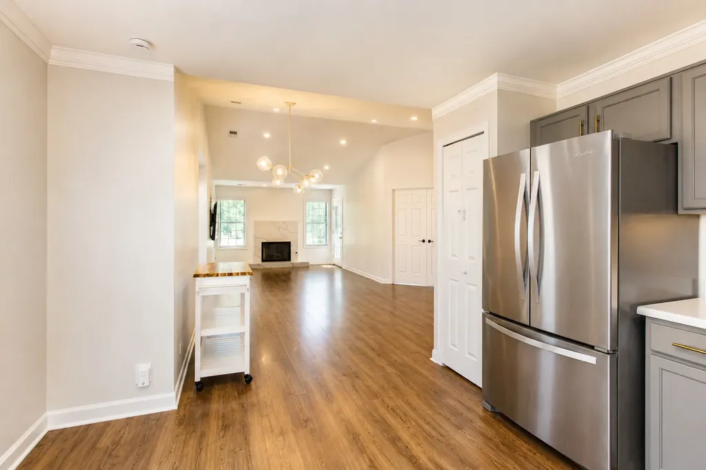 313 Sheffield Drive Schaumburg IL 60194